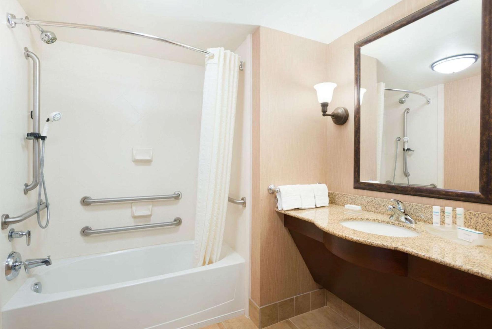 Homewood Suites New Brighton Buitenkant foto